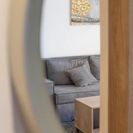 Lovely 2 Bedroom In Excellent Location Athens