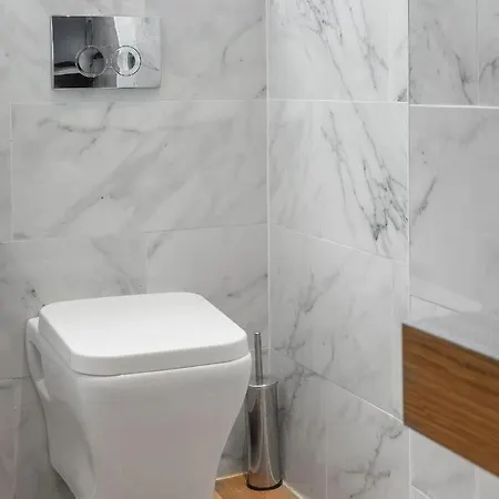 Lovely 2 Bedroom In Excellent Location * Athens