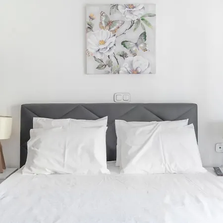 Apartment Lovely 2 Bedroom In Excellent Location *