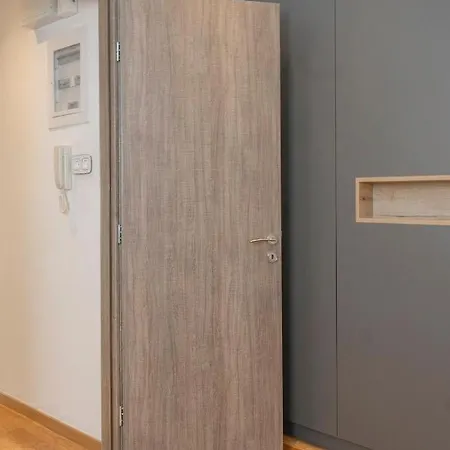 Lovely 2 Bedroom In Excellent Location * Athens