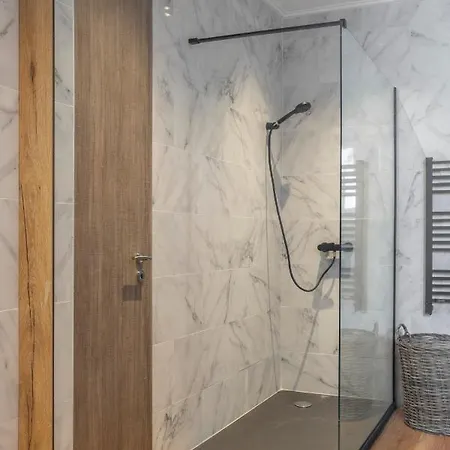 Lovely 2 Bedroom In Excellent Location Apartment