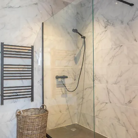 Lovely 2 Bedroom In Excellent Location Apartment