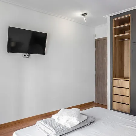 Apartment Lovely 2 Bedroom In Excellent Location *